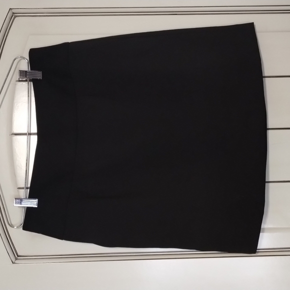 ANN Taylor LOFT Simple Black A-line Skirt Size 6 Pockets - Picture 1 of 7